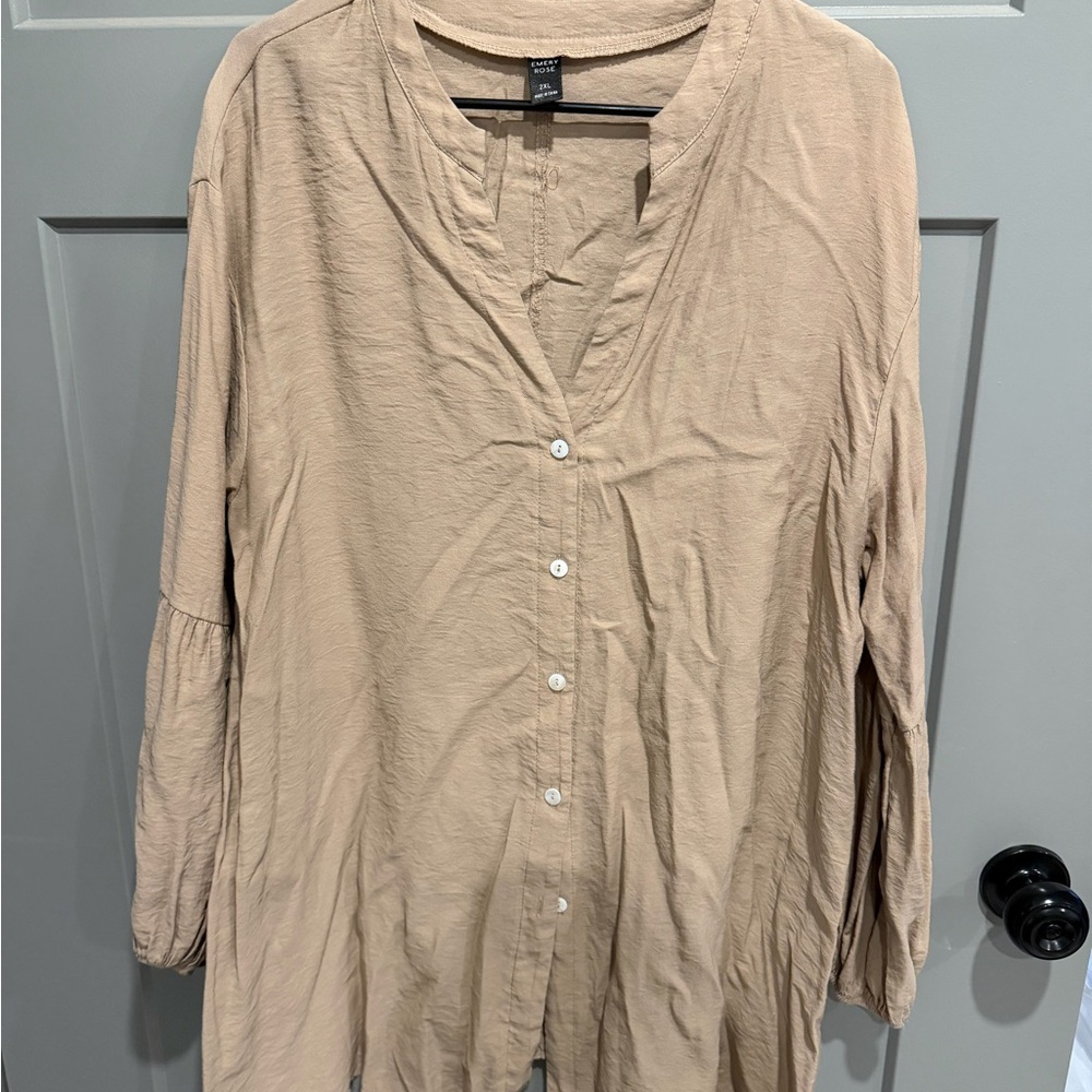 Multiple tops - all pictured are included.